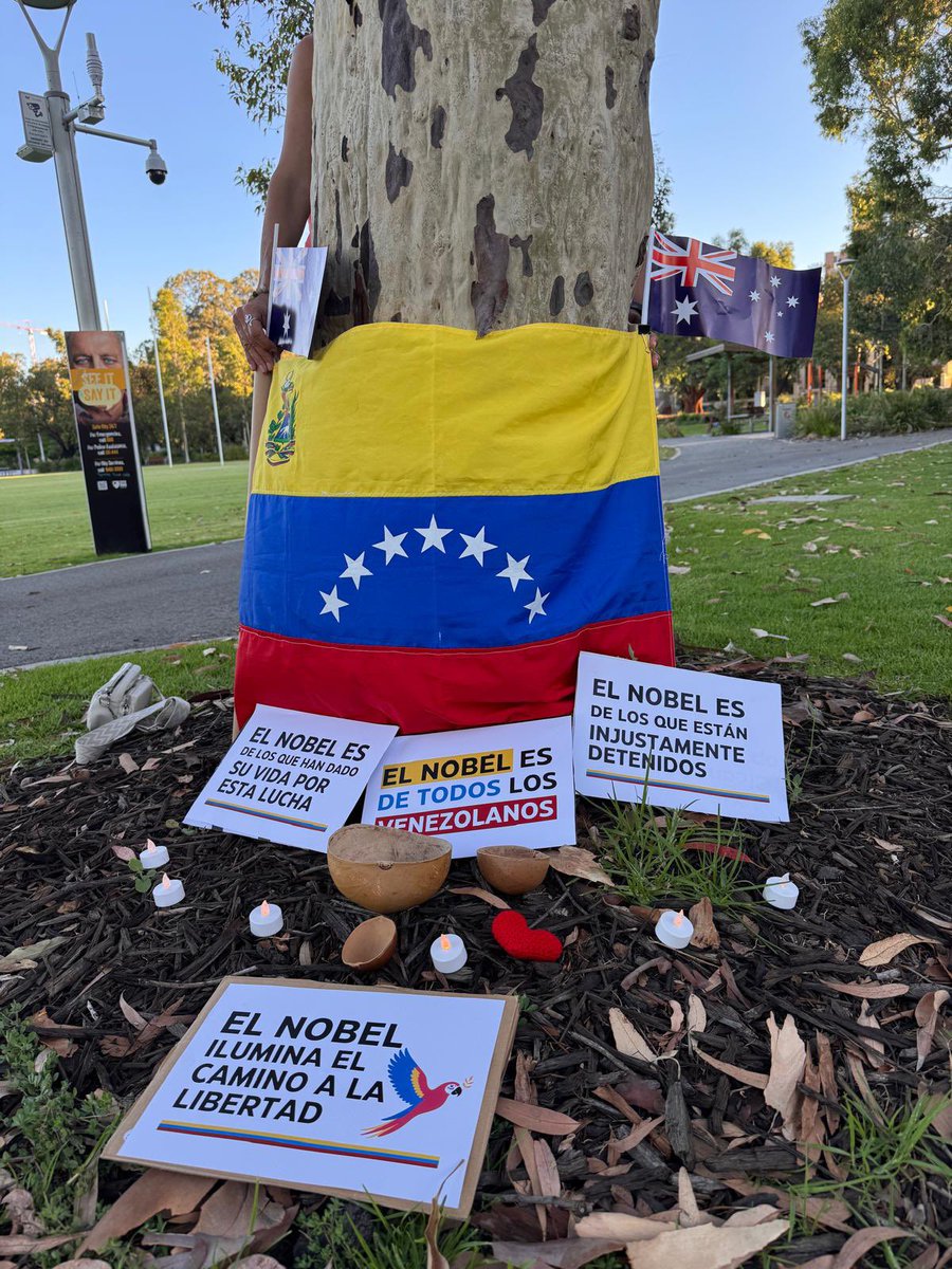 Sinmordaza's tweet photo. 🇦🇺 Brisbane y Perth se unen al llamado por la paz y la libertad.
La diáspora venezolana sale hoy a las calles para apoyar a María Corina Machado, Premio Nobel de la Paz, y alzar la voz por un país libre.
Desde Australia, Venezuela late más fuerte que nunca💛💙❤️
#ElNobelEsNuestro https://t.co/YFfYYUHwwW
