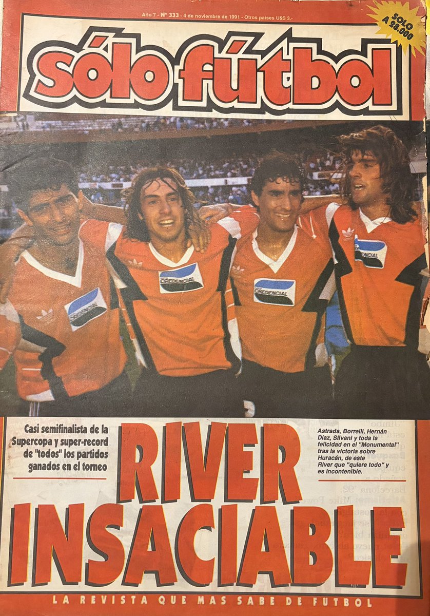 El equipo de Daniel Passarella DT era una aplanadora y se encaminaba al título. Sería CAMPEÓN de aquel Apertura 1991 y finalista de la Supercopa 1991. <a href="/ramondiaz9dt/">Ramon Angel Diaz</a> había vuelto de Europa y era la figura y goleador de #River.
📸 Astrada, <a href="/JJBorrelli10/">Juanjo Borrelli</a>, Hernán Díaz y <a href="/brujaberti/">sergio berti</a>
