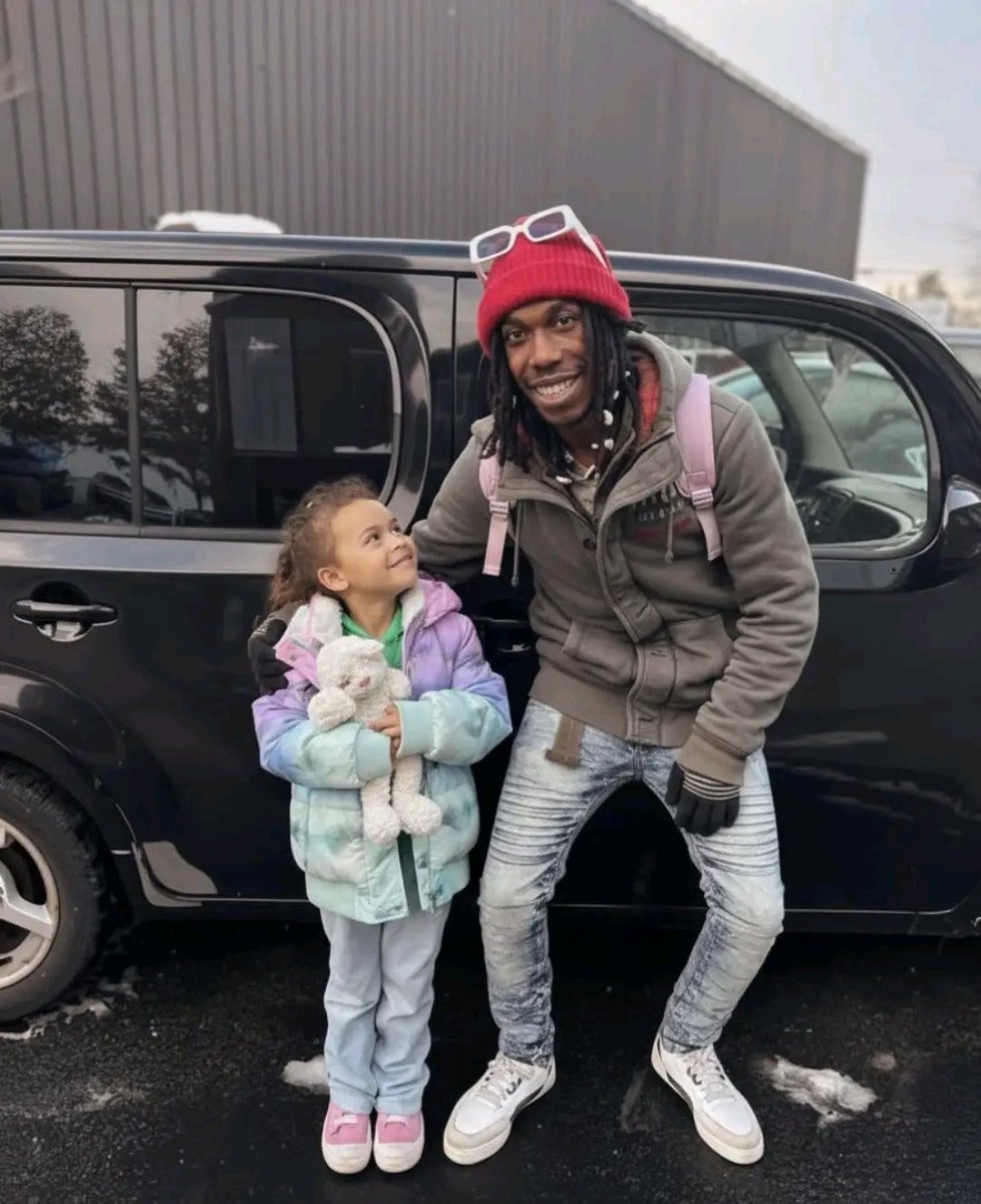 For two years, I watched a father walk his little girl to school in every kind of weather—never knowing the story that made those walks sacred.

His name is Durrell.
His daughter is Mylah.
They live just a block from me in a small one-bedroom apartment they once shared with