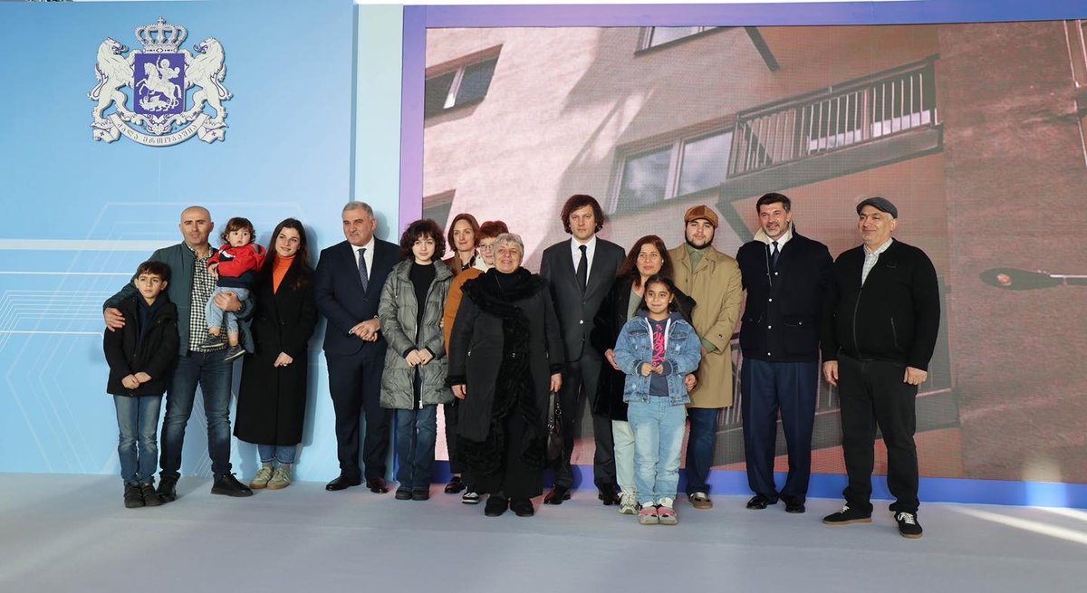 IDPsAgency's tweet photo. Today, 762 internally displaced families received fully renovated new apartments on Tvalchrelidze Street in Tbilisi.

↪ https://t.co/wrua4DxPaV https://t.co/usTv06NNkl