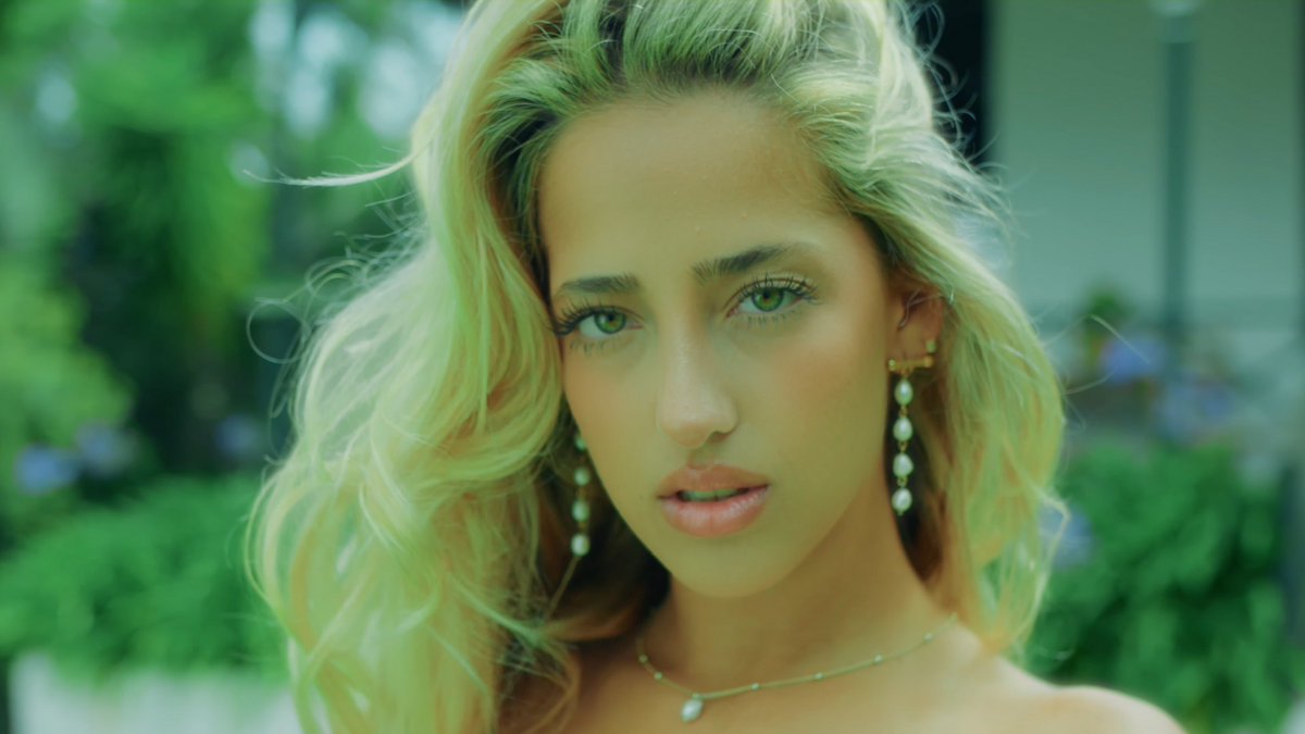 ¿Cual de estas 3 opciones os gusta más para la miniatura de youtube de mi nueva canción QUIÉREME? Vota ya. Opción 1, 2, 3? #FelizSabado Cosas de Mujeres