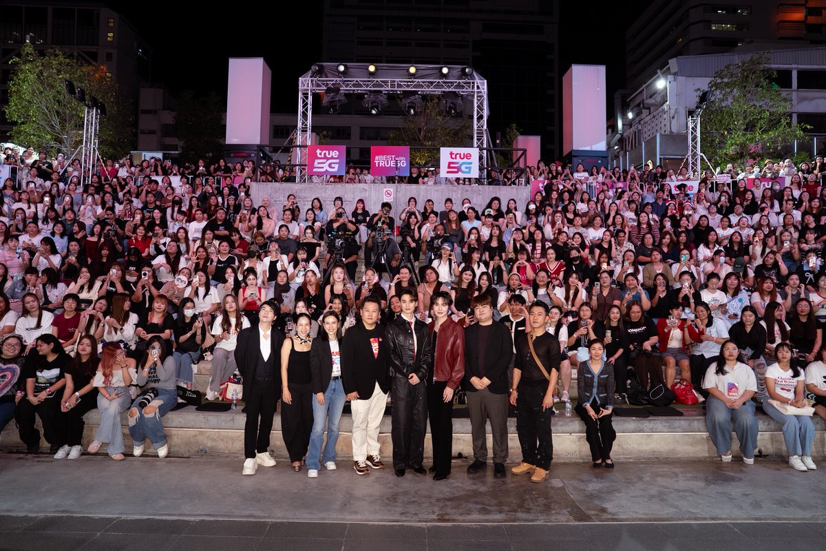 DomundiTV's tweet photo. ขอขอบคุณ @TrueMoveH ที่ให้เกียรติ “เก่ง” @harit_keng และ “น้ำปิง” @nampingnapat ได้มาร่วมกิจกรรมในวันนี้นะคะ 🥰

ขอขอบคุณแฟน ๆ ทุกคนที่มาเจอกัน รวมถึงแฟน ๆ ที่ส่งกำลังใจมาให้ทั้งสองคนด้วยนะคะ 🫶🏻✨️

KENGNAMPING BEST WITH TRUE5G
#KengNampingBESTwithTRUE5G https://t.co/ReNhVWt2Pe