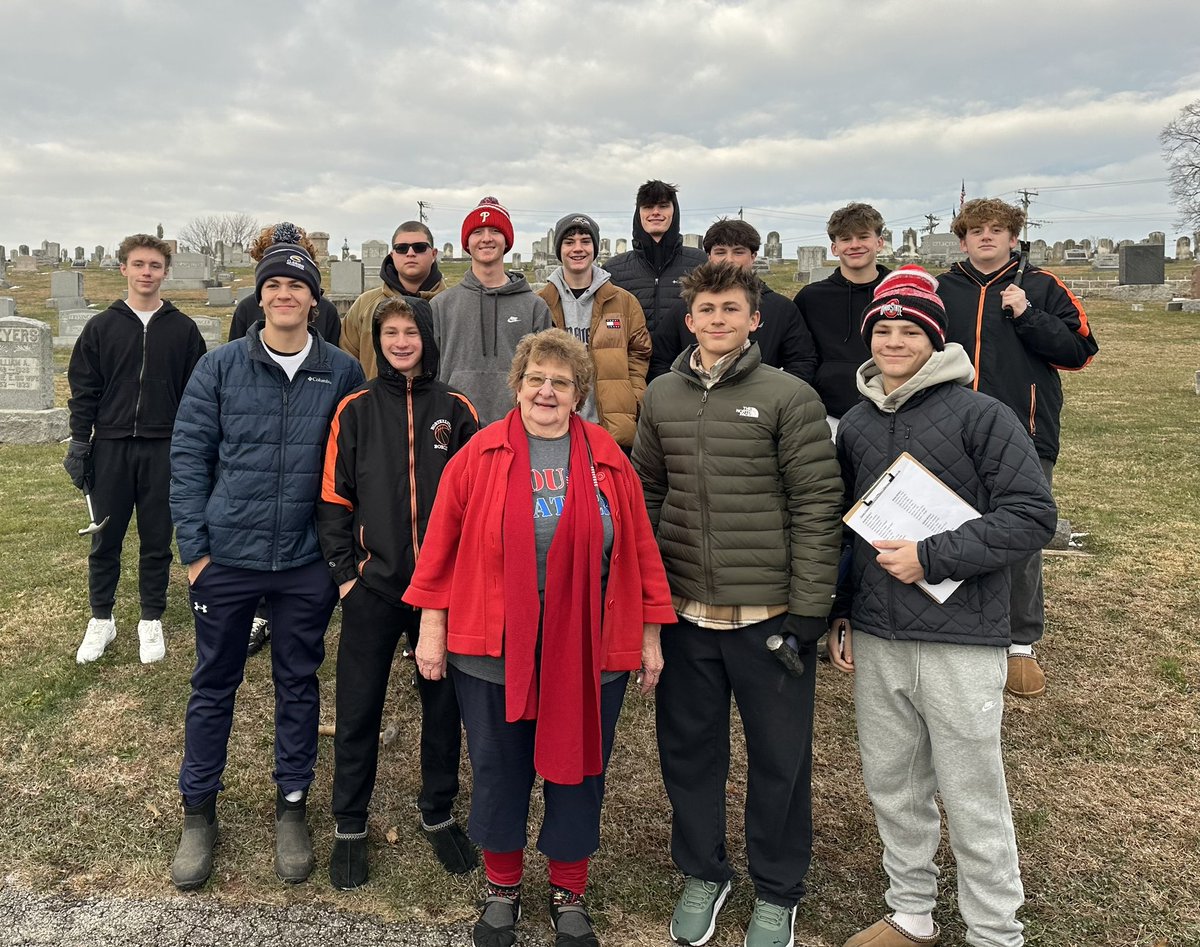NEBobcatBasebal's tweet photo. The Northeastern community does an amazing job supporting our baseball team.This morning we were able to help give back to them.After breakfast at the VFW Post 2493 players went to Union Cemetery to begin prepping for Wreaths Across America Day.  Thank you to everyone who helped. https://t.co/O9ZEIFh95v