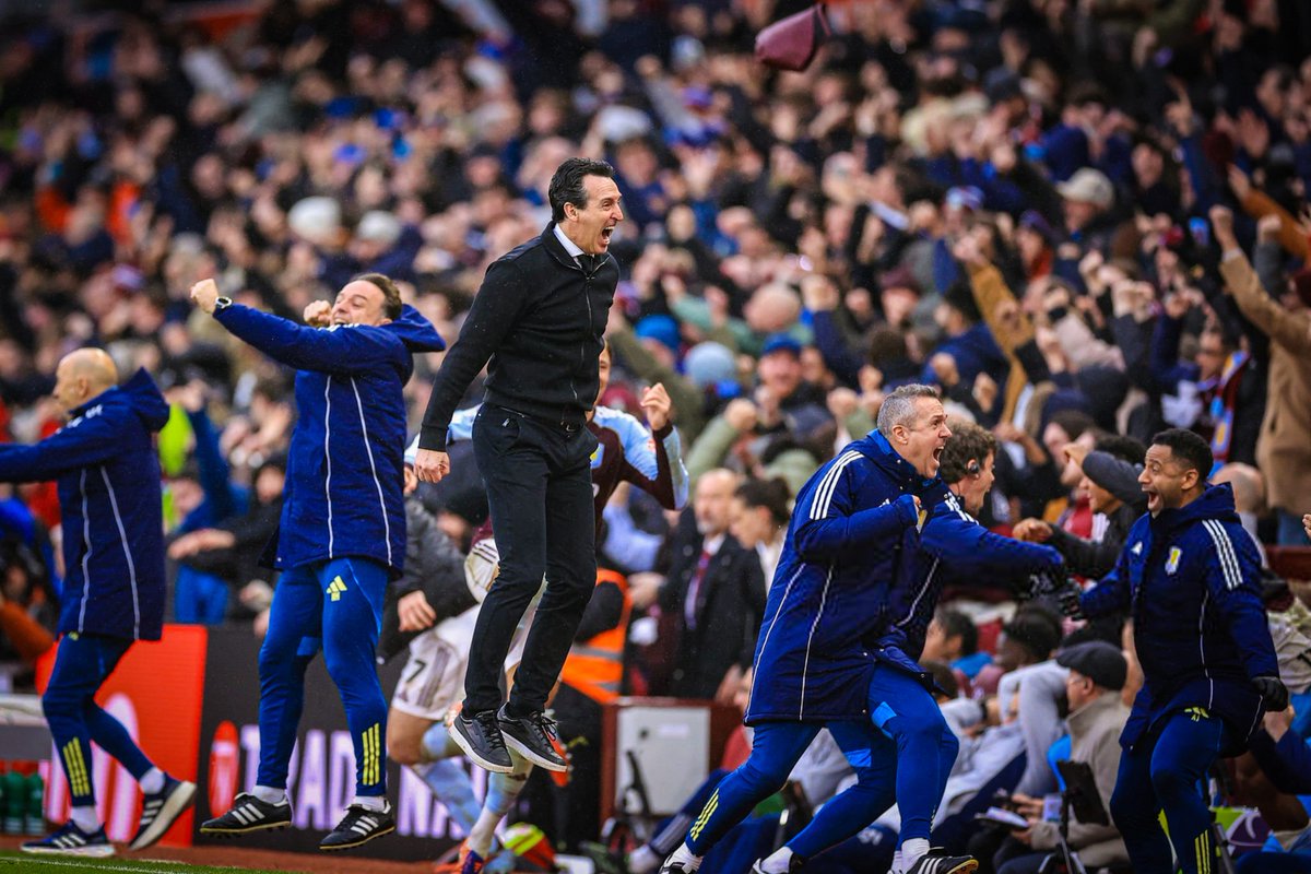 Footballtweet's tweet image. 📸 Moments like this is why we all watch football. It means more and there is 𝗡𝗢𝗧𝗛𝗜𝗡𝗚 quite like it.