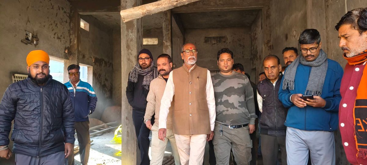 वार्ड 20 में  20 लाख की लागत से बन रहे सामुदायिक भवन का निरीक्षण किया.