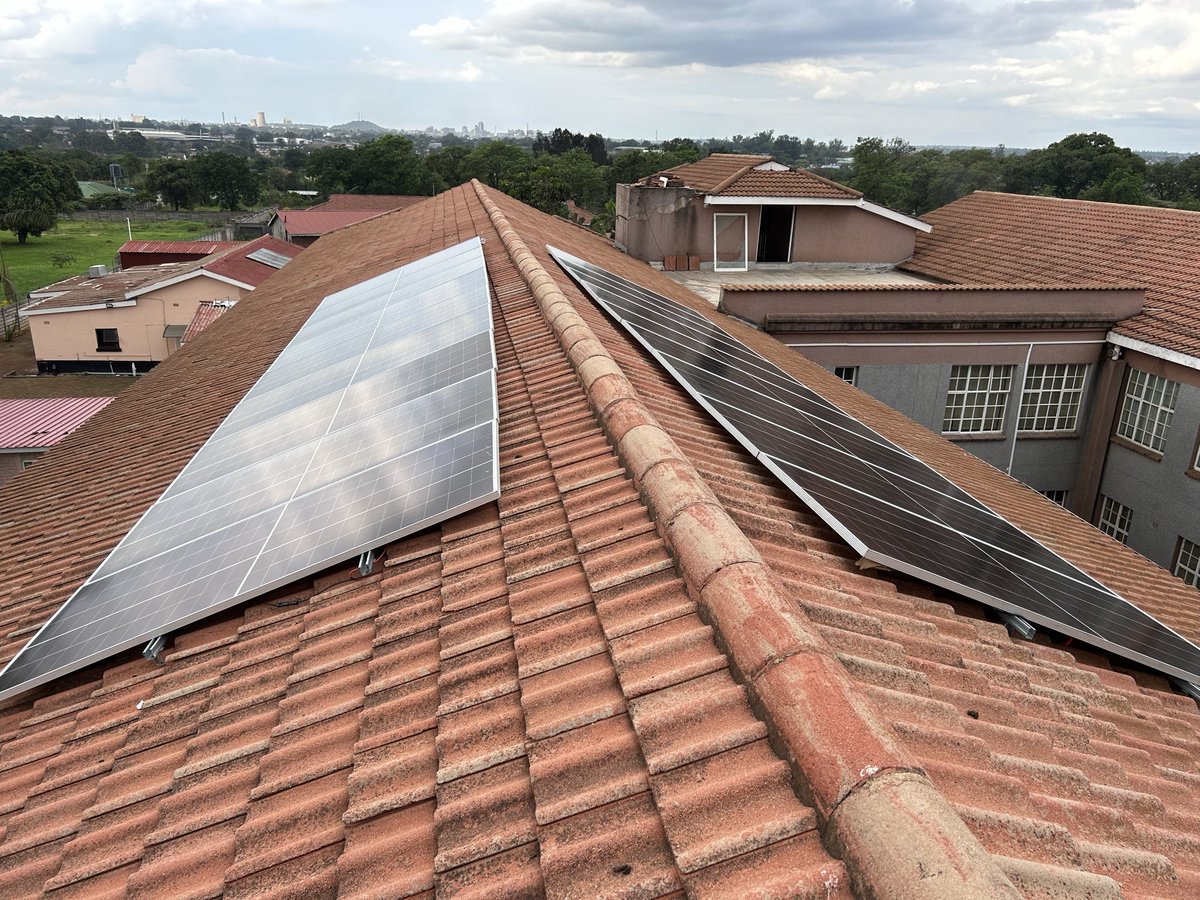 AssortedEnergi1's tweet photo. 12kW DEYE Solar System for ZAOGA HQ, System powers essential office equipment resulting in seamless productivity

Call or WhatsApp +263787 370 938 for a free quotation https://t.co/jJ8XH9tuPn
