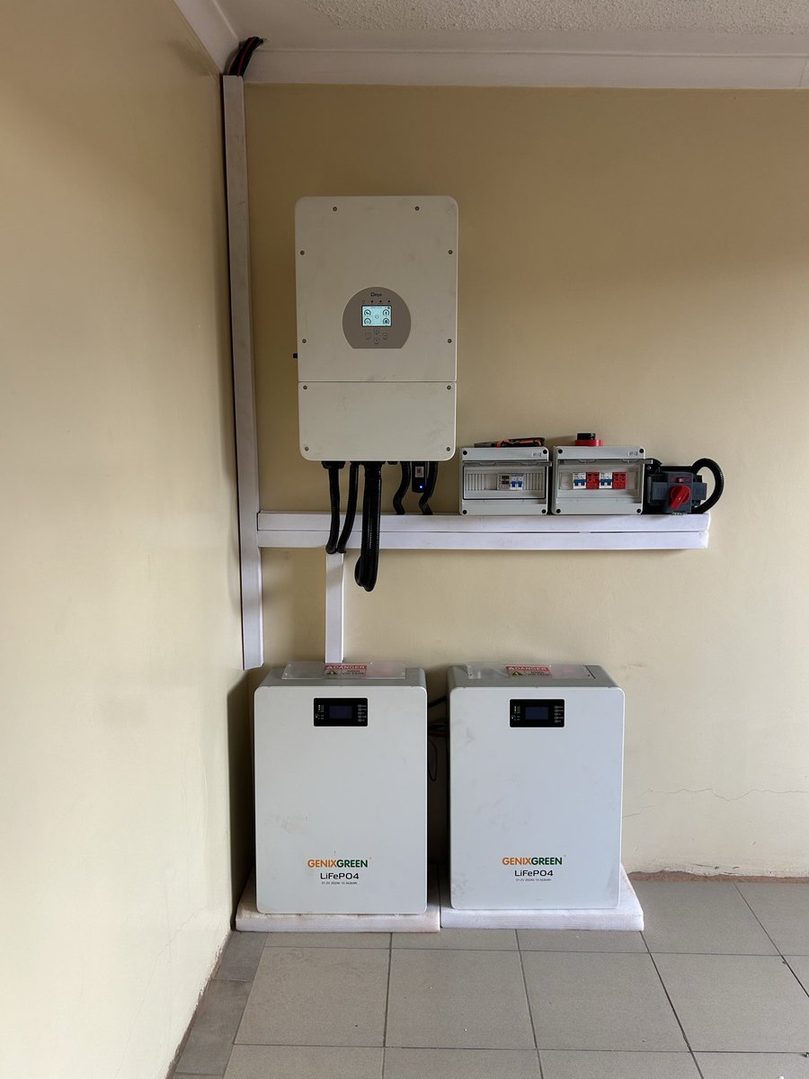 AssortedEnergi1's tweet photo. 12kW DEYE Solar System for ZAOGA HQ, System powers essential office equipment resulting in seamless productivity

Call or WhatsApp +263787 370 938 for a free quotation https://t.co/jJ8XH9tuPn