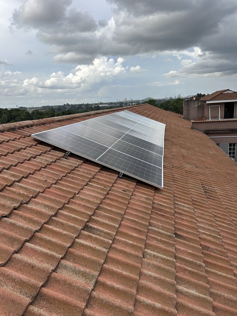 AssortedEnergi1's tweet photo. 12kW DEYE Solar System for ZAOGA HQ, System powers essential office equipment resulting in seamless productivity

Call or WhatsApp +263787 370 938 for a free quotation https://t.co/jJ8XH9tuPn