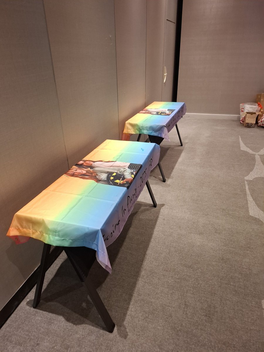 Youlo182's tweet photo. @DreamItFRR6 
Les drapeaux de la FRR6 pour Stefania et Danielle sont a venir signer aux autographes (accessible même sans autographe)

The FRR6 flags for Stefania and Danielle will be available for autographs (accessible even without an autograph).

#FRR6 https://t.co/9VlDuCPF2A