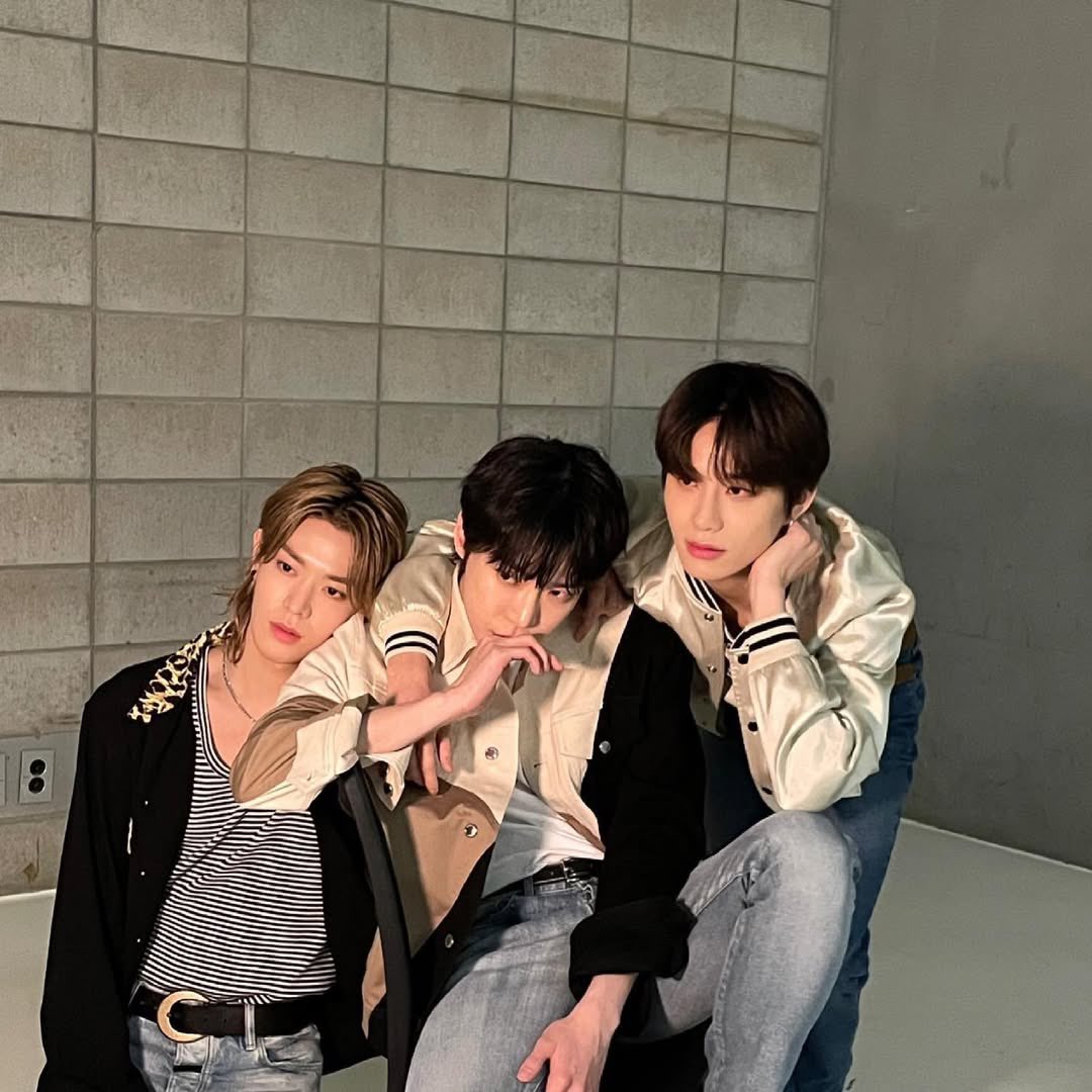 YUTA mentioned at the Yokohama hi-touch event today that he will return to Korea tomorrow to send NCT 127’s DOYOUNG and JUNGWOO off for their enlistment.