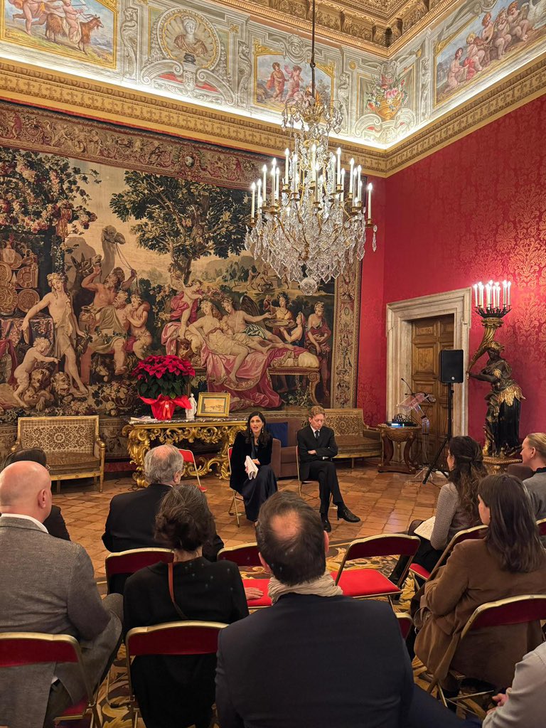 🇮🇹 Hier soir avec la communauté française de Rome ⤵️

🏛️ Aux côtés de l’ambassadeur Martin Briens et de la députée <a href="/CarolineYADAN/">Caroline Yadan</a>, j’ai évoqué des sujets qui me tiennent à cœur :

🔹 Modernisation de l’action consulaire pour faciliter les démarches des Français établis à