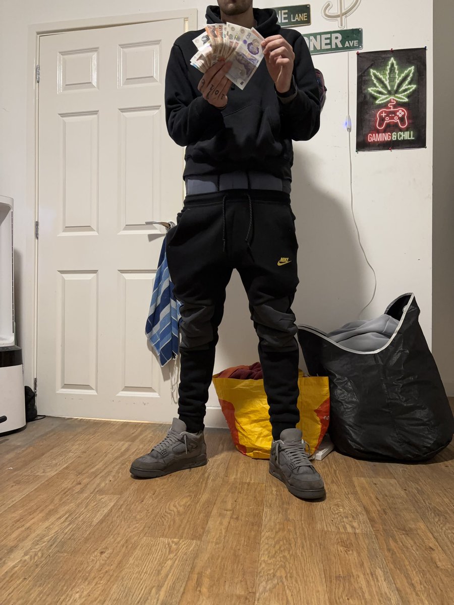 alphasav98930's tweet image. Doing my first retweet game, so let’s make it painful. £2 a comment, £2 a like and £2 a retweet, maximum of 3 comments. 10 mins lets go!