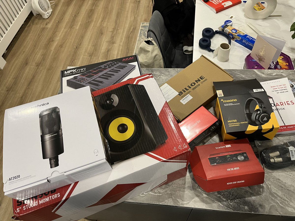 So i bought this studio equipment and I don’t even have any idea what to do please help a brother 🥺😩