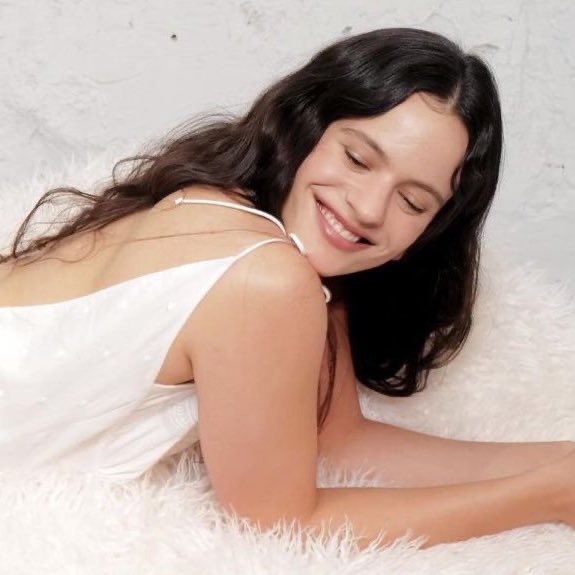 rosaliachart's tweet photo. .@EW crowns “LUX” as the best album of 2025.

“Björk shows up on her spiritual descendant Rosalía’s fourth LP, Lux, a staggeringly ambitious work that, like Post, detonated the limitations of genre to deliver some of the most compelling, colossal music of the year.” https://t.co/YhXZaf1KYe