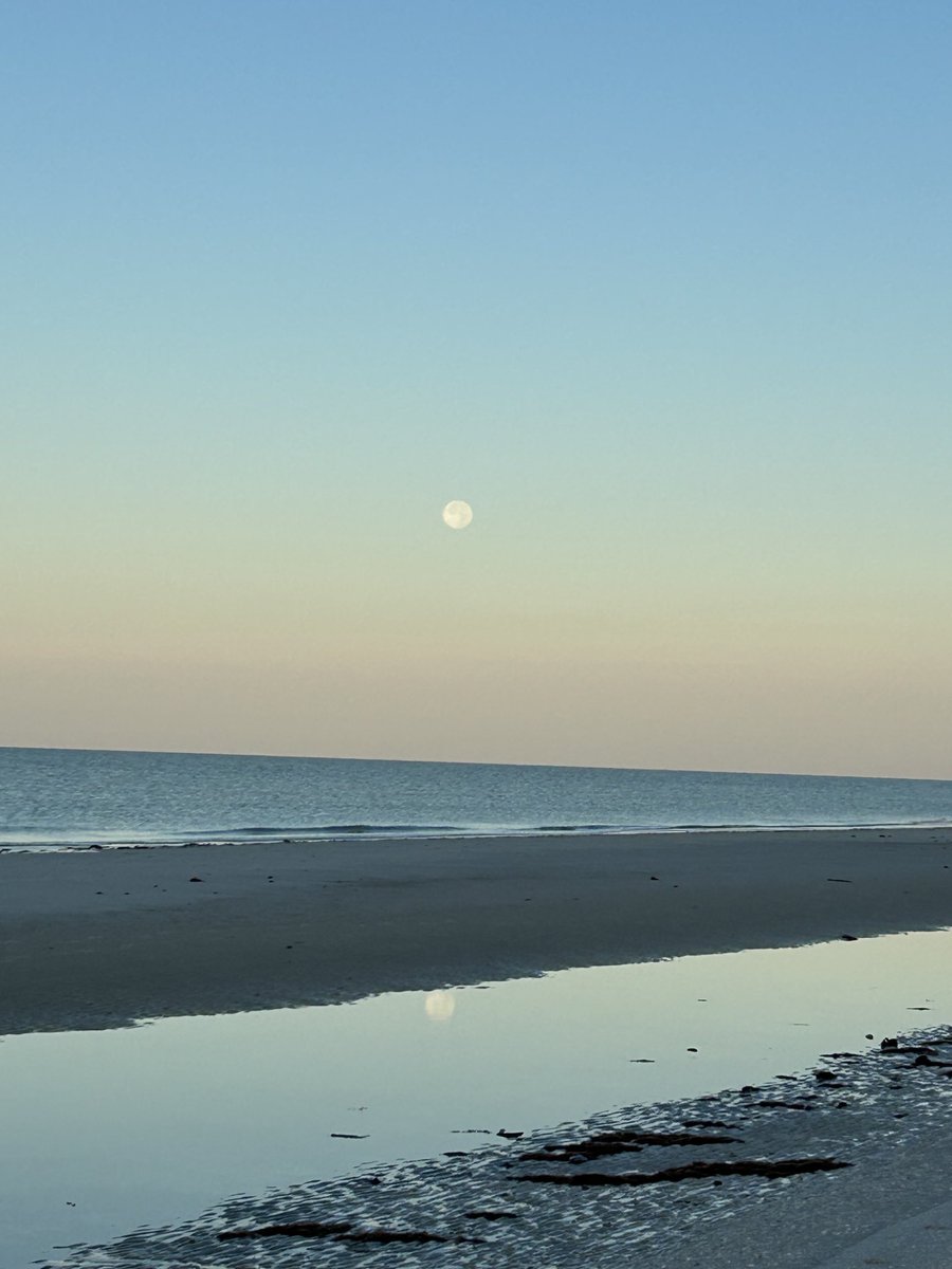 Glorious full moon over the Gulf of America.

GOD Blessed the USA!