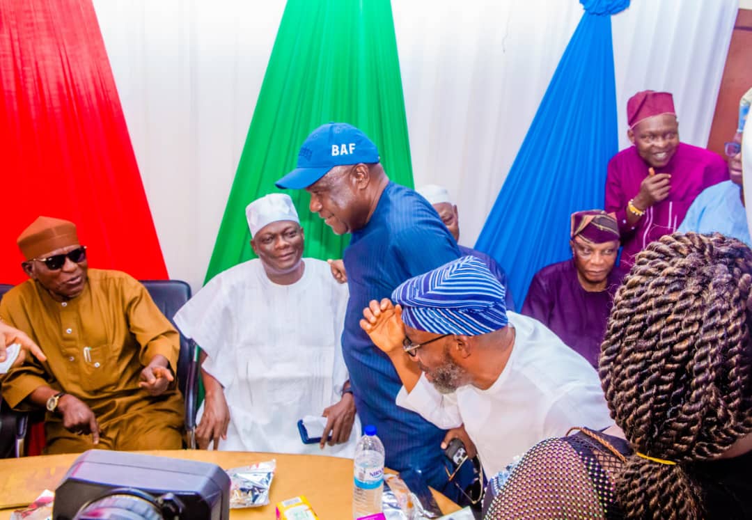 BuhariOyoNorth's tweet image. Yesterday, I attended the Oyo State APC Stakeholers' meeting, held at the party secretariat in Okeado, Ibadan. The meeting centres on unity, peace, and true reconciliation in the party; also discussed is the party strong believe in the
