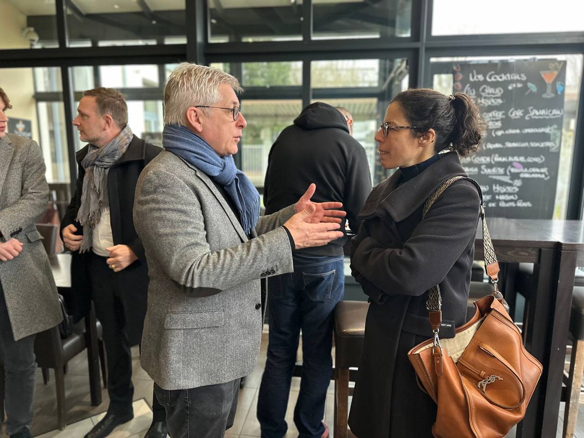 fredvalletoux's tweet image. Après de longues journées de débats sur le PLFSS, heureux de retrouver des habitants de ma circonscription pour un #CaféDuDéputé à #Avon.

De nombreuses questions sur les enjeux de cette période de discussion budgétaire pour le pays.

#EnCirco #SudSeineetMarne