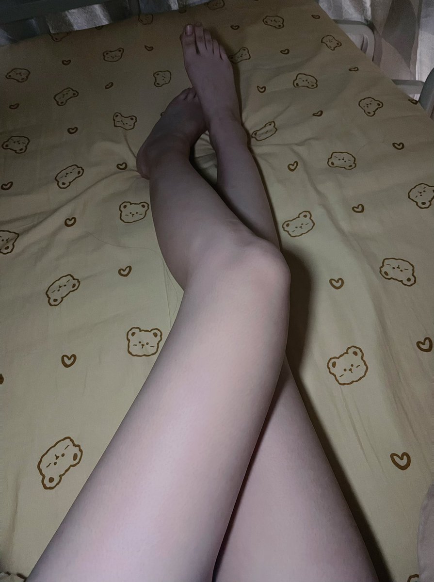 Ytacute179's tweet photo. cuối tuần mưa gió bão bùng quá ta ơi https://t.co/UbgqF5UOmz