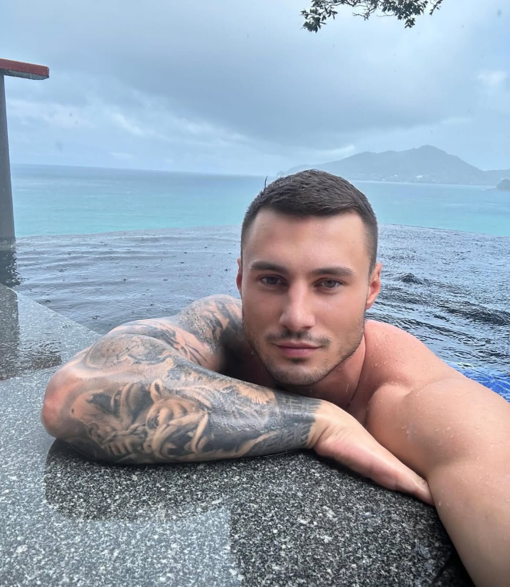 MaxiBxxx's tweet photo. Wanna travel with me? https://t.co/PjUdkerWl4