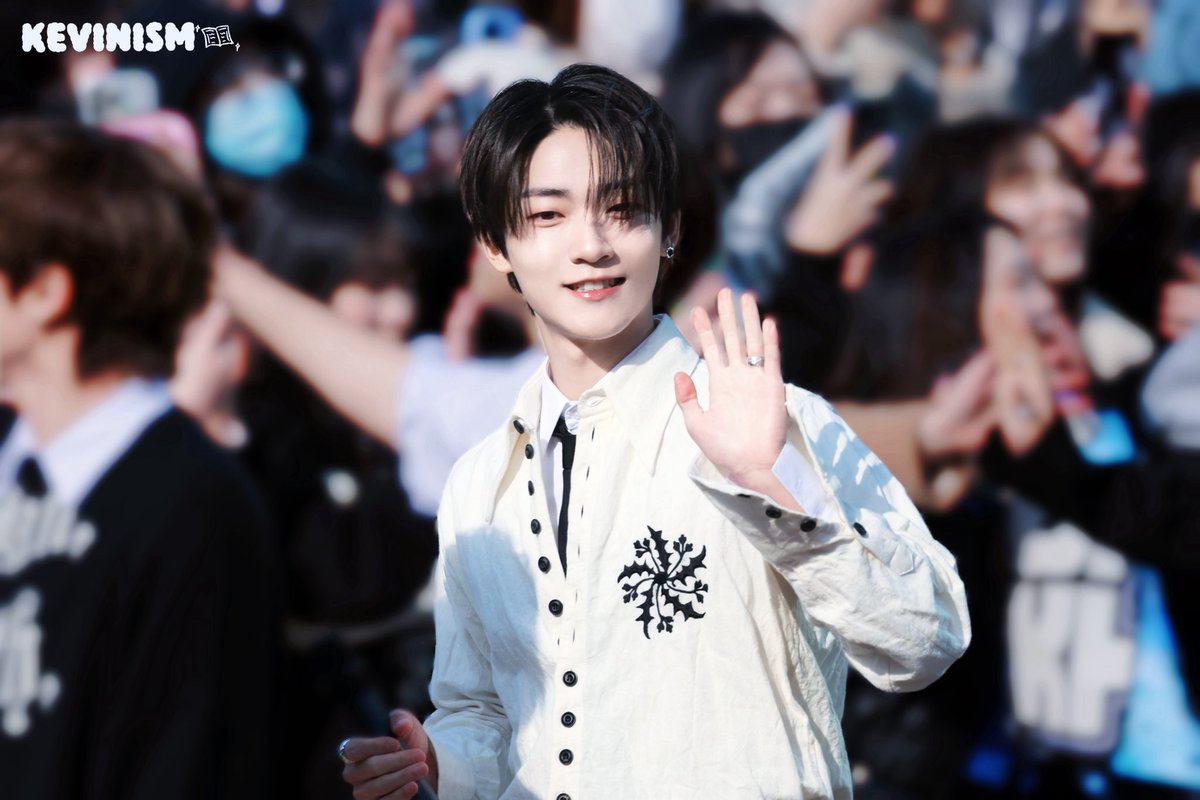 kevinism604's tweet photo. 8th Debut Anniversary🩵

#Kevin #케빈 #문형서 #ケビン
#THEBOYZ #더보이즈 https://t.co/JhGJRoXkam