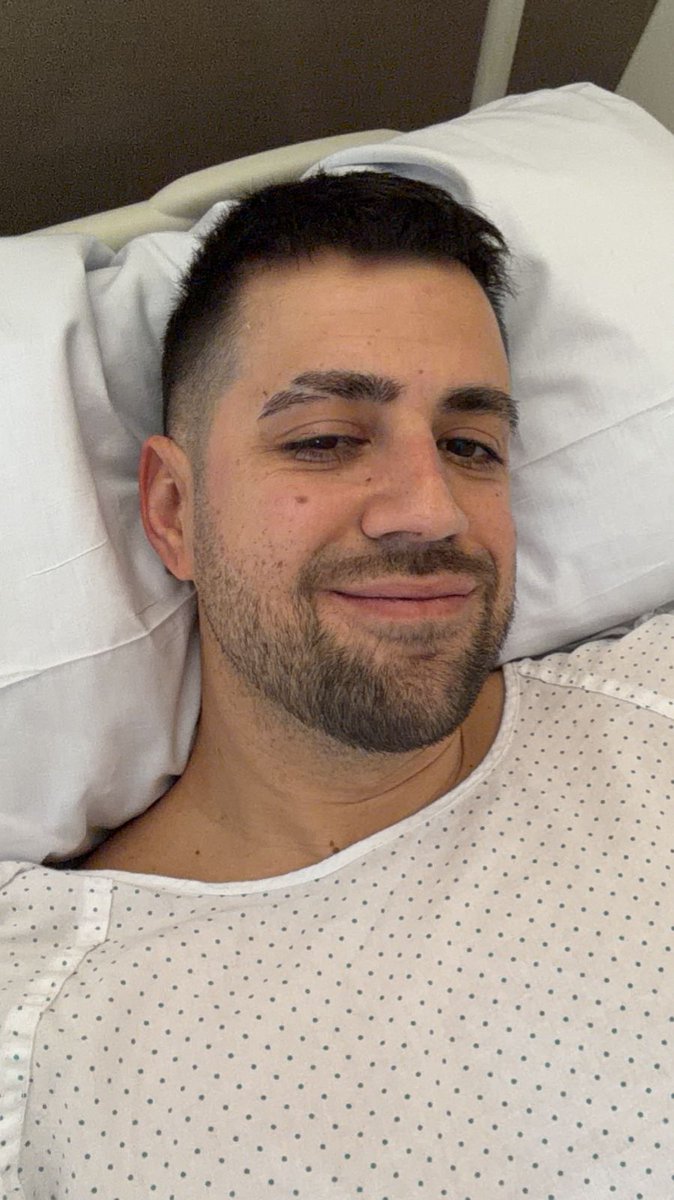 Auron podrá desaparecerse, no hacer el irl q prometió, ni el stream de cocina, ni TortillaLand y bueno no sigo xq no hay caracteres.

 Pero me conmueve una barbaridad q las dos veces q lo operaron el subió fotito y nos contó la situación para q nos nos preocupemos 🤍🥺