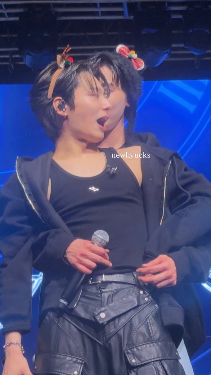 newhyucks's tweet photo. #ONEUS pictures you didn’t see bc i took ‘em in milan

1/2
#ONEUSinMilan #ONEUSinEurope #ONEUSTour #H_OUR_US
#2025ONEUSWORLDTOUR https://t.co/HpQXveOz5O
