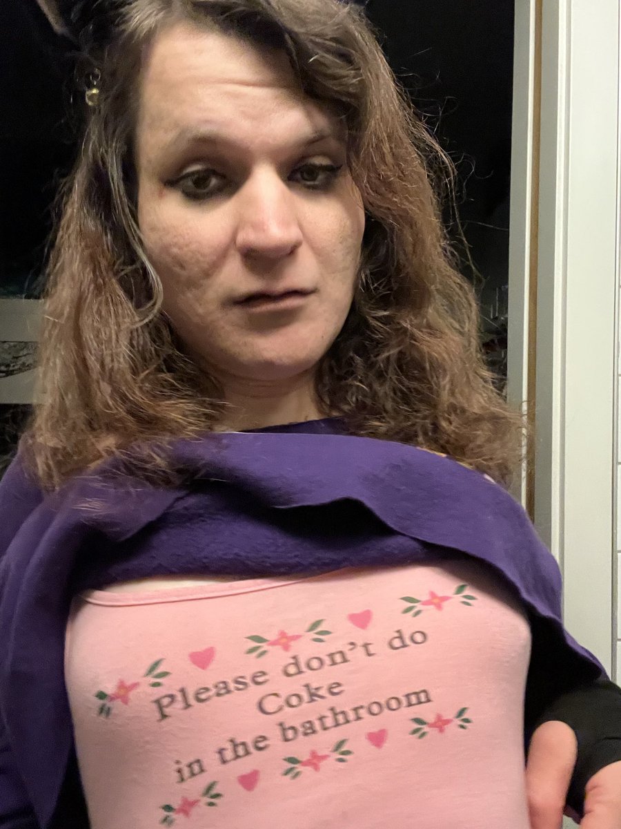 Laylinespost's tweet image. Got a new top to show the Seattle girlies ;3