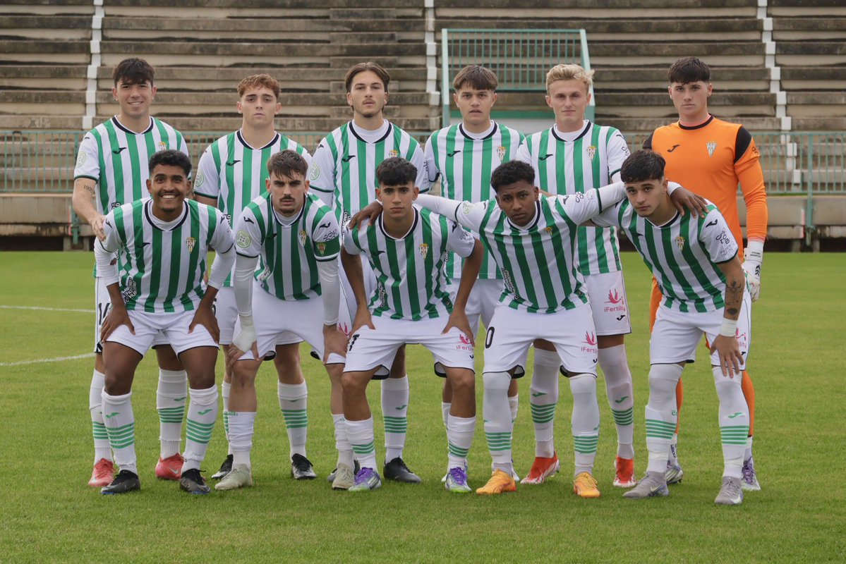 📸 Nuestro 𝐗𝐈 en el día de hoy 🤍💚

12’ |  #CCFBCeutaB 1-0

#CórdobaB #CCFBCeutaB