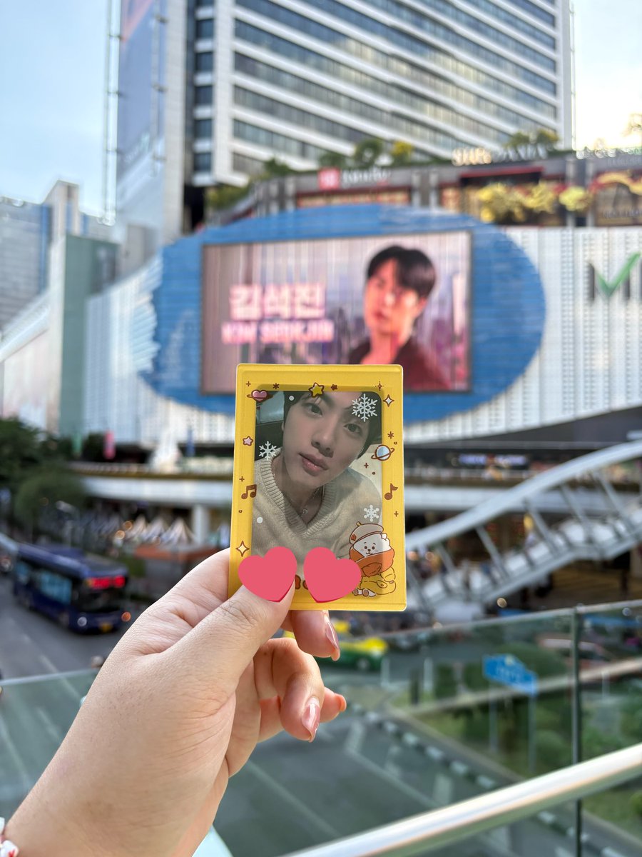 __hamsterham's tweet image. ลองมาตอนกลางวันบ้าง ขอบคุณโปรเจคดีๆเพื่อพี่จินนะครับ พรุ่งนี้วันสุดท้ายไปหาพี่จินกันเยอะนะฮะ 💕💕💕
#JinDay #HAPPYJINDAY 
#ShazamKingJin #โปรเจคพี่จิน