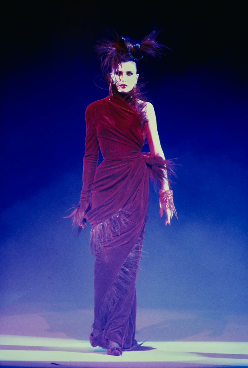 MadameGilflurt's tweet image. You all know I LOVE a bit of #frockingfabulous #Mugler and tis look from 1997 is bringing the drama. #Fashionhistory via Condé Nast Archive.