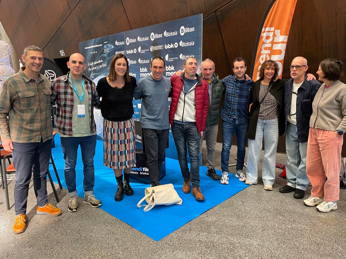 Ederra izan da hainbeste tolosar Edurne Pasabanen komikiaren aurkezpenean elkartzea.
Komiki ederra eta aurkezpen ekitaldi goxo eta oso aberasgarria. Bejondeizuela @olasagastiaiestaran @edurnepasaban