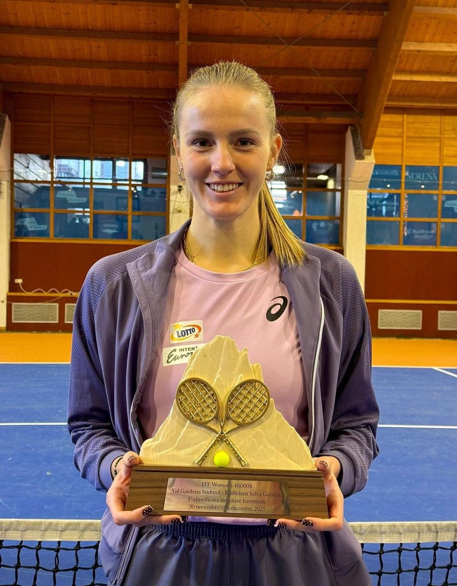 Martyna Kubka (𝗟𝗢𝗧𝗧𝗢 𝗣𝗭𝗧 𝗧𝗲𝗮𝗺 | WKT Mera) zdobyła swój największy tytuł w grze pojedynczej! 
Polka znakomicie zaprezentowała się w turnieju ITF W50 w Selva Gardena 🇮🇹
24-latka w finale pokonała wielką nadzieję niemieckiego tenisa, Nomę Nohę Akugue 7:5, 6:3.👍🎾💪