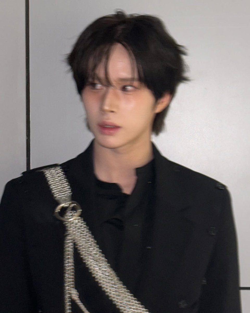 i0twssof's tweet image. 𝐄ste es un 𝑙lamado de emergencia 🔉 ¡! nos encontramos 𝚋uscando al 𝑙indo bebé : #𝐊yungmin 🔎 que nos 𝐬oltó la manita y se perdió por ahí ಥ⁠╭⁠╮⁠ಥ 𝙻o único que 𝚙edimos es que se vean bonitos y se activen un poquito, por favor y gracias.