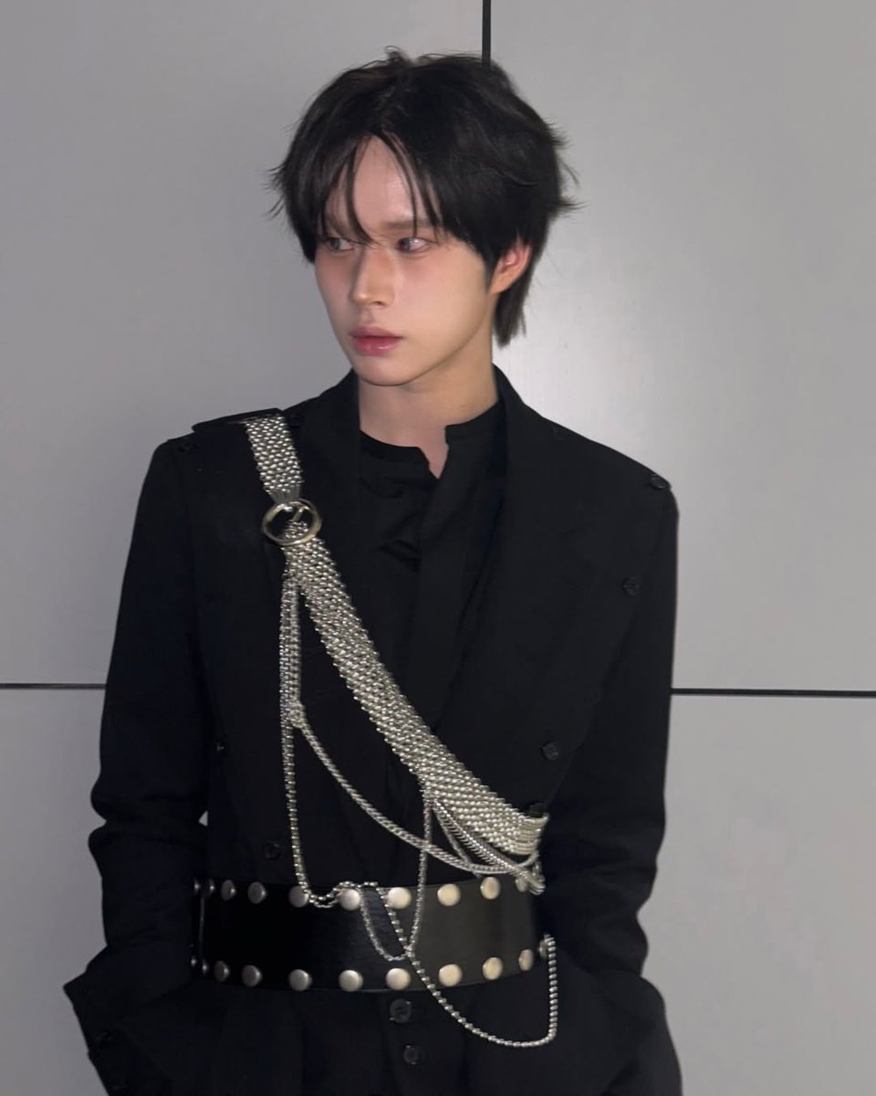 i0twssof's tweet image. 𝐄ste es un 𝑙lamado de emergencia 🔉 ¡! nos encontramos 𝚋uscando al 𝑙indo bebé : #𝐊yungmin 🔎 que nos 𝐬oltó la manita y se perdió por ahí ಥ⁠╭⁠╮⁠ಥ 𝙻o único que 𝚙edimos es que se vean bonitos y se activen un poquito, por favor y gracias.