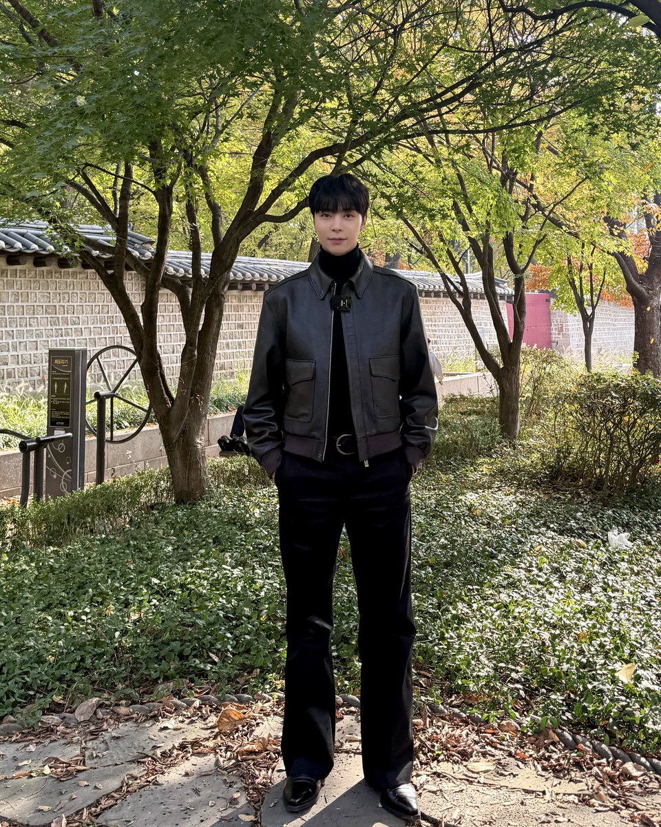 johnnysbitxh's tweet photo. I’m OBSESSED with the way Johnny dresses lately. https://t.co/bTvyvjUO4v