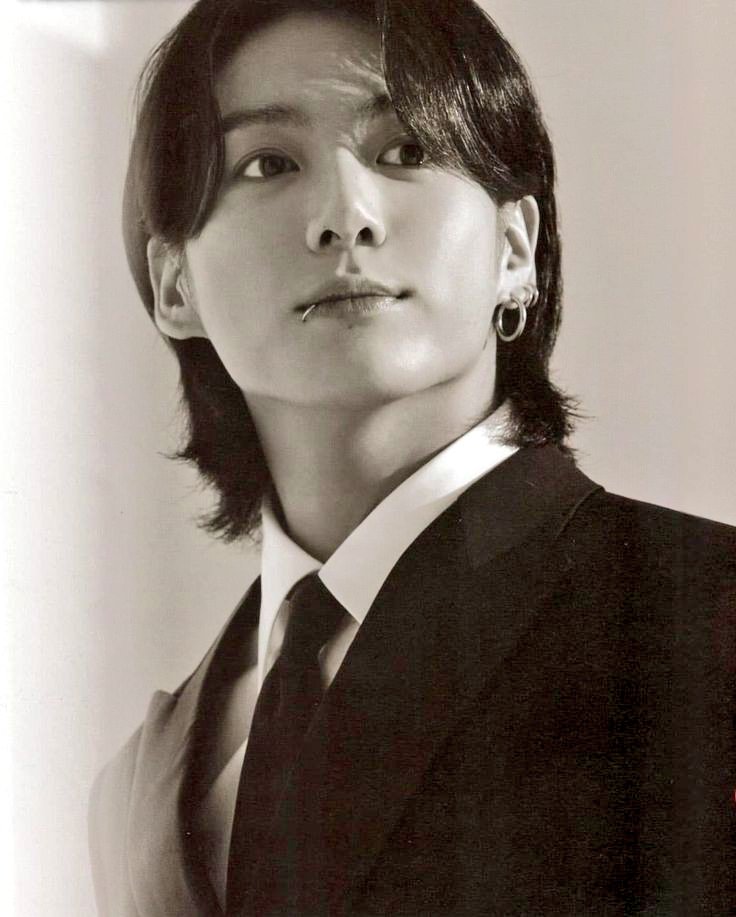 dailyjkpraise's tweet photo. JEON JUNGKOOK XCVII

the only person in Korea born in the 90s with the name 'Jeon Jungkook' — “Pillar of the nation” https://t.co/V1pvFozbwQ