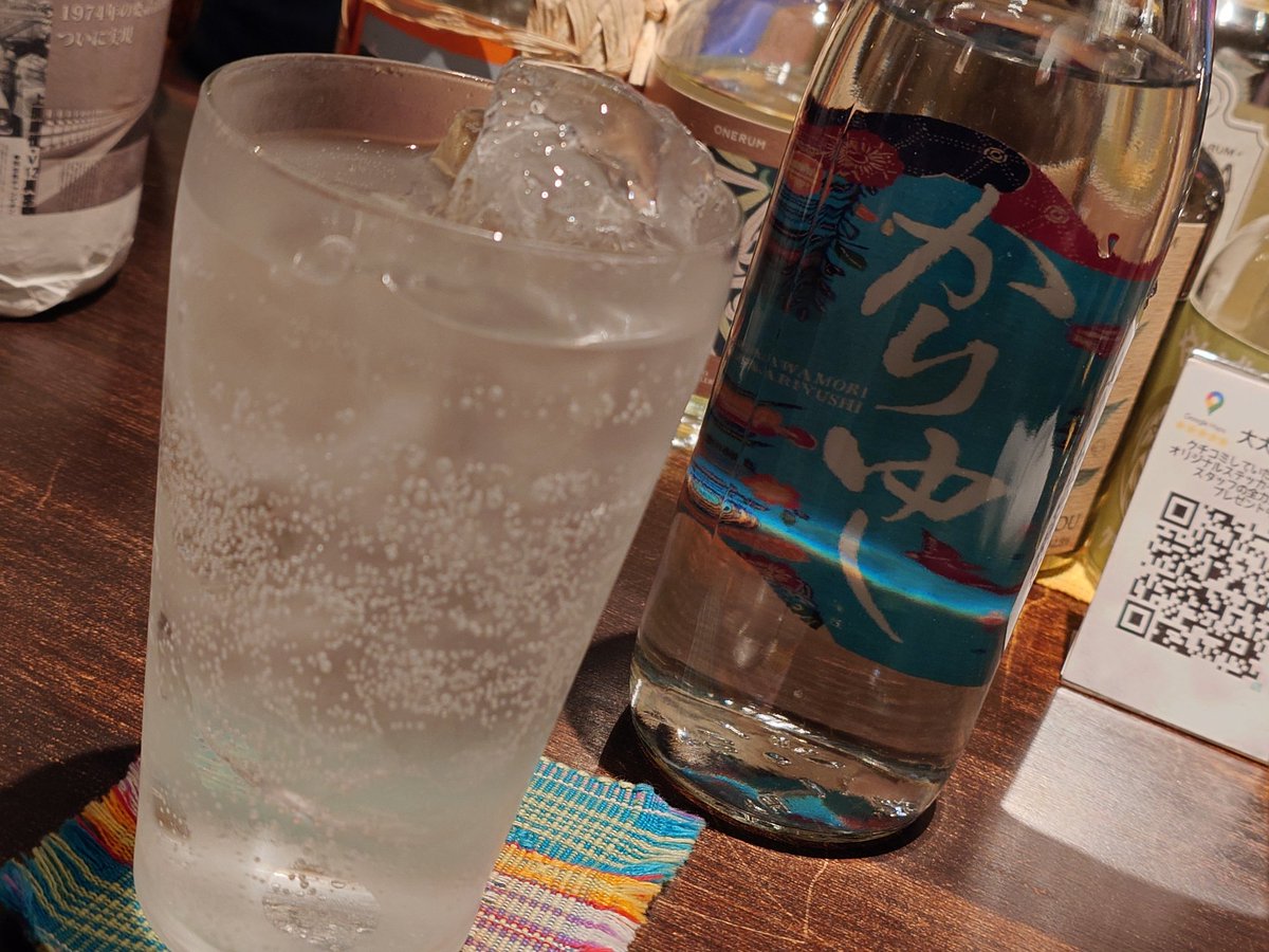 flying_drunkard's tweet photo. いただきまーす🙏🍴
🏮那覇 前島「泡盛と沖縄料理 AWAMORI+」

・鬼灯卵ときびまる豚の沖縄肉そば
・肉厚チャーシューエッグ
・勝連産 太ざるもずく
・かりゆしトニック

ハシゴ酒2軒目〜∑d(ﾟ∀ﾟd)ｫｩｨｪ!!
6週間振りｵｼﾞｬﾏｼﾏｽ /･_･ヾ＼ ← のれん 
#アワモリプラス https://t.co/YoZxq4djZQ