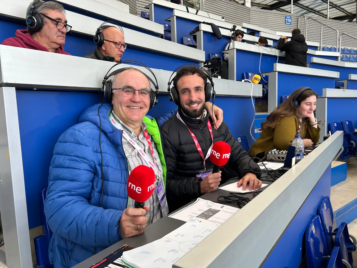 ⚔️¡Segunda parada de la tarde en Mendizorroza! 

⏰ 16:15
🏟️ Mendizorroza
🏆 #LaLiga 
⚽️ Alavés 🆚 Real Sociedad

🎙️ <a href="/juanjopm_/">Juanjo Prados</a> y <a href="/carlos_cendoya/">Juan Carlos Cendoya Alvarez</a>

🗣️ <a href="/Palop1/">Andrés Palop ©️</a> y Paula Aisa

🔴 DIRECTO📲 rtve.es/play/radio/
📻 #TableroDeportivoRNE con 
<a href="/miguelangmendez/">Miguel Angel Méndez</a> y  <a href="/Silviaverdec/">@silviaverde</a>