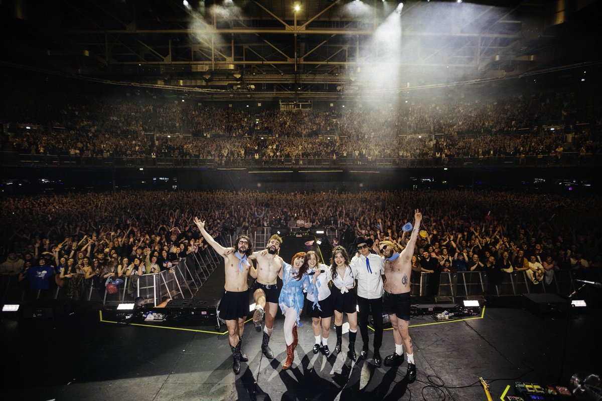 cmatbaby's tweet image. the best night of my life at the 3MAT?? thank you to everybody who came to see us x x