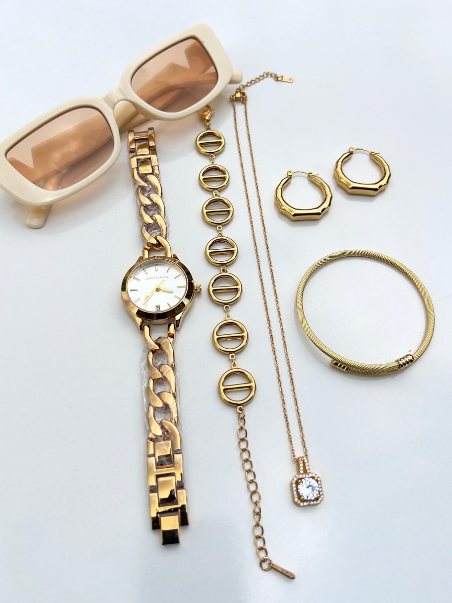 360Enterprise1's tweet photo. Day 15 of posting my business till I get a sale ✨

You can never go wrong with gold🤩🙂‍↕️

📍Send a DM to order
🇳🇬 Nationwide Delivery

#accessoriespluginlagos #jewelrystoreinlagos #jewelrypluginlagos https://t.co/DposIoyMl6