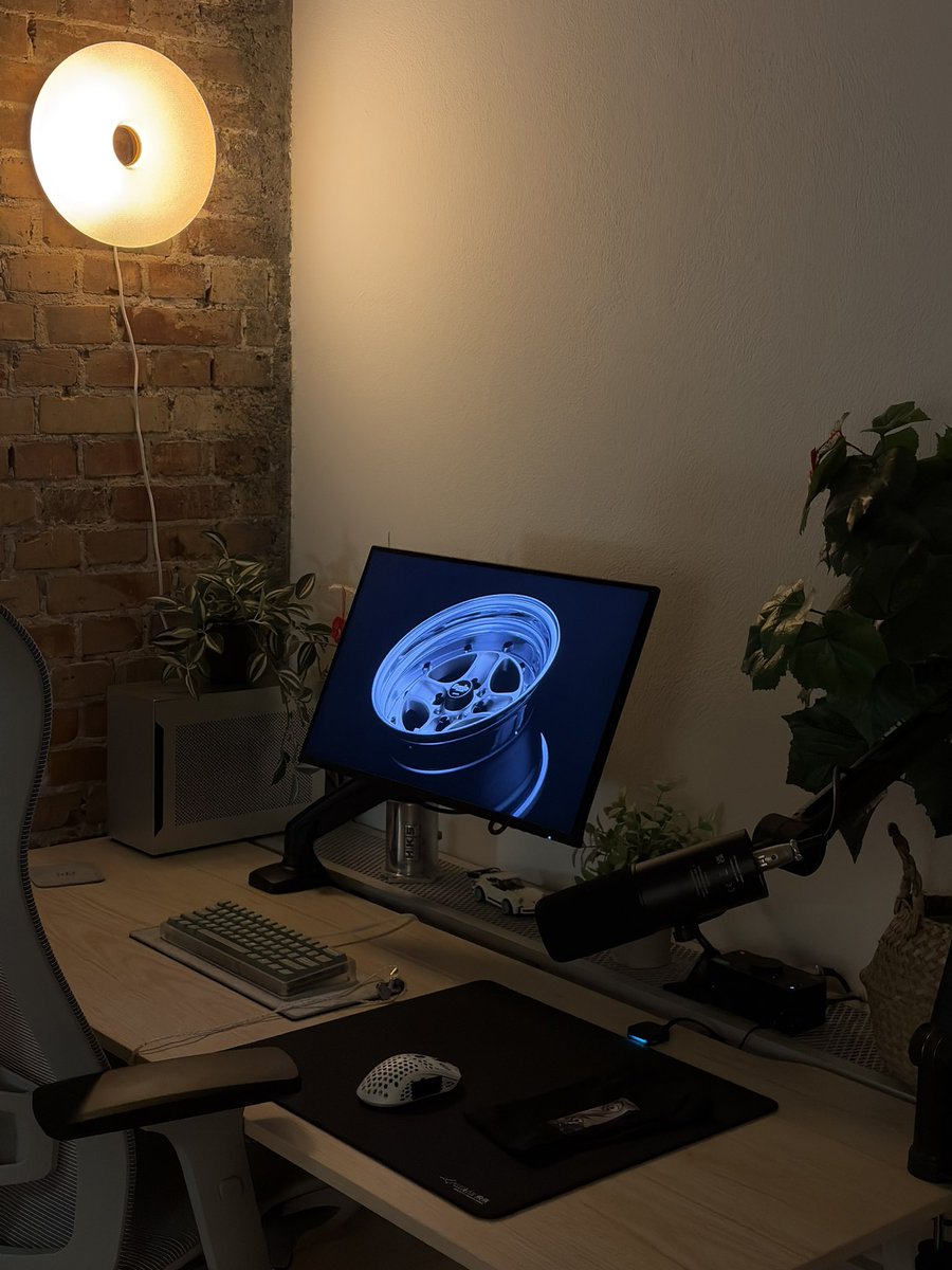 xvnder2k's tweet image. i often get asked about what peripherals i use, so i wanted to make a post specifying what i use and my PC specs. all my peripherals are also listed on gearz.gg/typeninety9 

- Venom60HE, currently with Geon Raws but AEBoards Raeds HE otw, in a Frog Mini Leggera PC case.…