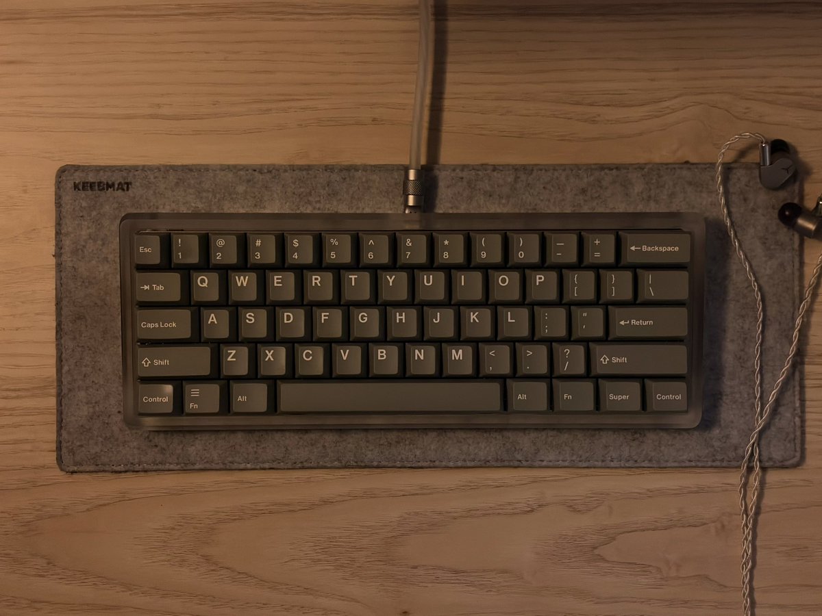 xvnder2k's tweet image. i often get asked about what peripherals i use, so i wanted to make a post specifying what i use and my PC specs. all my peripherals are also listed on gearz.gg/typeninety9 

- Venom60HE, currently with Geon Raws but AEBoards Raeds HE otw, in a Frog Mini Leggera PC case.…