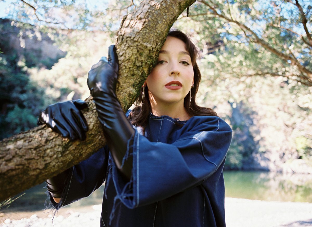 Sofia Machray cautiva con “Twirl”, un regreso cargado de sensibilidad dream-pop radiofenix.cl/285/sofia-mach…