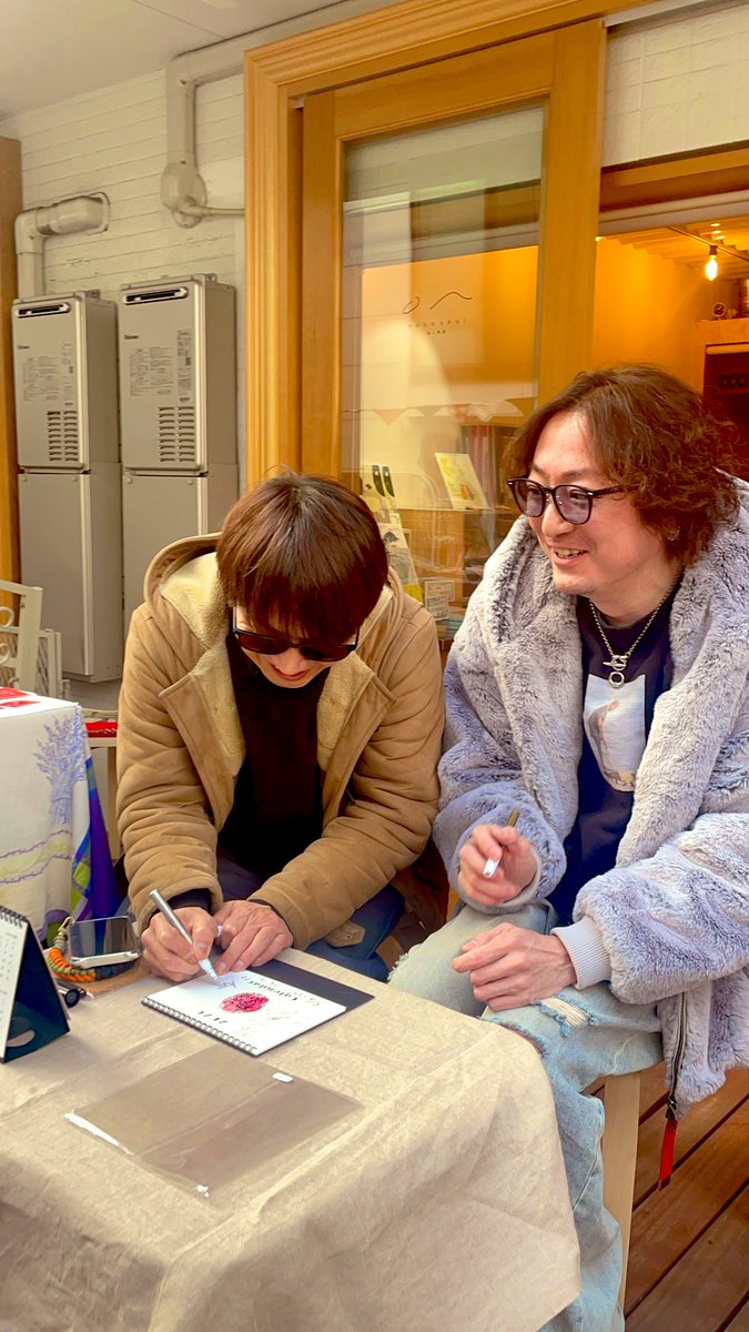 chi74manemono's tweet photo. 梅の花咲く頃のカレンダー🗓️発売イベントへ✨🖼️ものまねをはじめてからほっちさんにお会いするのは初です🥹デビューから応援してる私‼️こんなにもゆっくりお話しができて嬉しくてたまりません🥹
たくさんのファンの方に愛されてるんだなと思えた一日🤗ちなっぴー覚えててくれたら嬉しいです！これからも応援してます！またイベント開催お待ちしてます😆
#山下穂尊 
#梅の花咲く頃
#カレンダー
#イベント