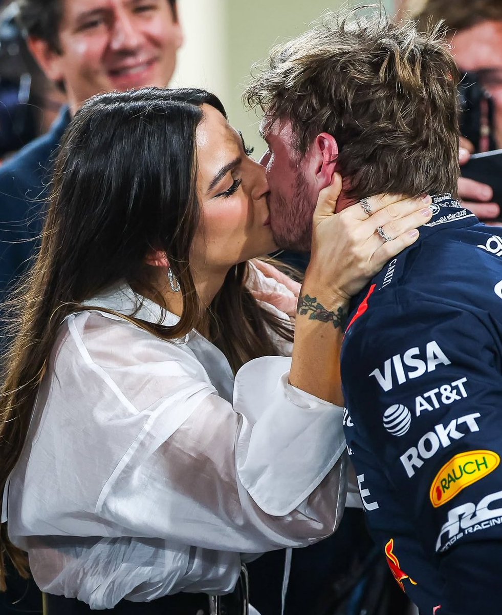 ano que vem quando o charles ganhar o título a alexandra vai me presentear com uma foto dessa seguida do anúncio da gravidez do jules herve