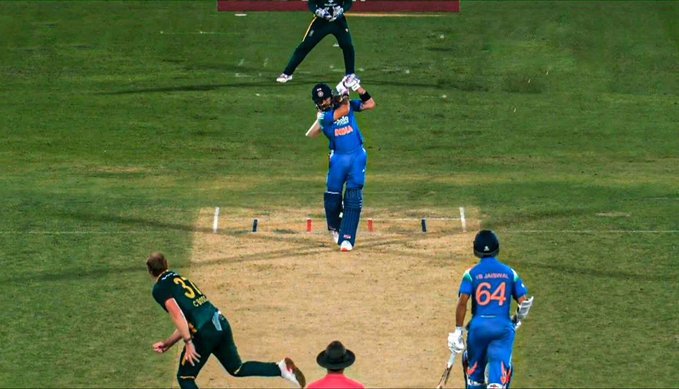 onemole001's tweet photo. Virat 2.0
- Hundred in the 1st ODI. 
- Hundred in the 2nd ODI. 
- Fifty in the 3rd ODI. 

Welcome to a normal pre-lockdown ODI series where Virat Kohli used to play.

#INDvsSA3rdODI
#INDvsSA
#KingKohli https://t.co/jn0OYq6Yok