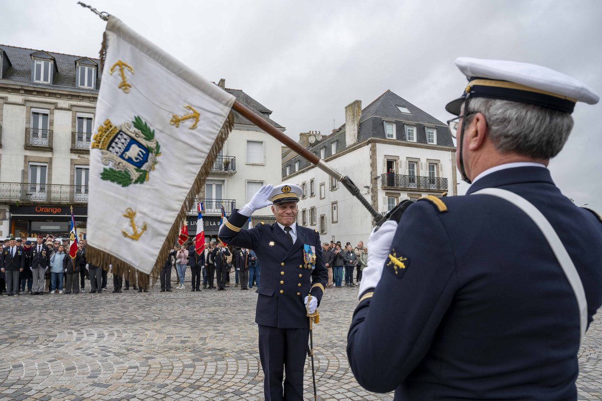 MarineNationale's tweet image. #PASSCOM | Une nouvelle escouade de réserve côtière pour Concarneau ! 🌊 Ce samedi, le CV Bruno Sciascia a fait reconnaître le LV Stephane Morizur comme commandant de l’escouade de réserve côtière de Concarneau lors d’une cérémonie présidée par le VAE Jean-François Quérat. 🇫🇷