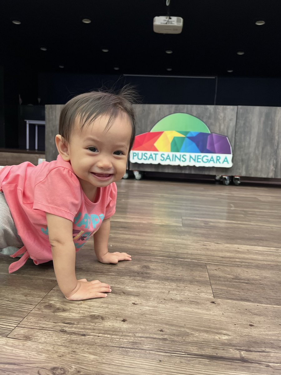 _fyayazahari's tweet photo. So, pagi tadi baba bawak mama &amp; maryam pergi pusat sains negara 😍 sukaaaaaaa sangat ye maryam 😹🎀 membesar dengan sihat berakhlak cerdik pandai ya pwincess mama baba 🤲🏻 https://t.co/JZ7h7CLXEz