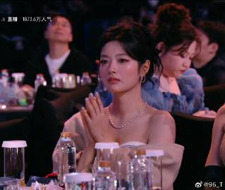 lusiwonii179's tweet image. in love that iQIYI showed a short video about the story in #Gaza, Cici reaction is also here 😭

#XuRuohan #徐若晗 
#IQIYIScreamNight2025