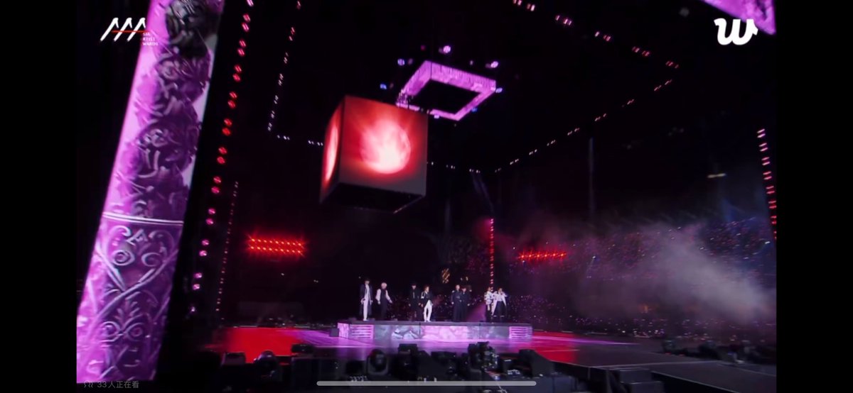 S_LINARIA's tweet photo. AAA中很有意思的一些细节
*redmoon* lunar eclipse*yh’s headache（ash mv）

1.Why does all this appear in “man on fire”instead of iyf
2.i miss sopro https://t.co/8oVbHwKBeo